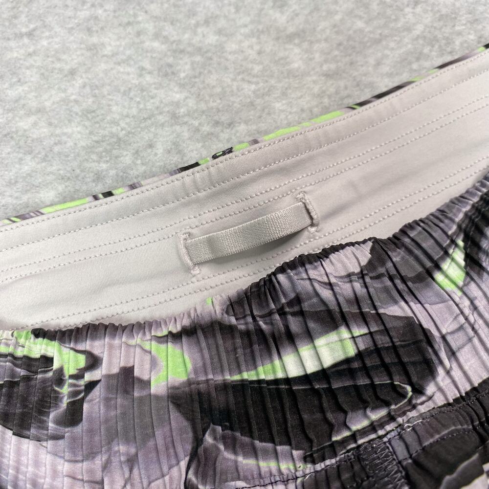 Lululemon Womens 8 Paint Glide Warp Multi Chrome Hotty Hot High Rise Short - Picture 3 of 13